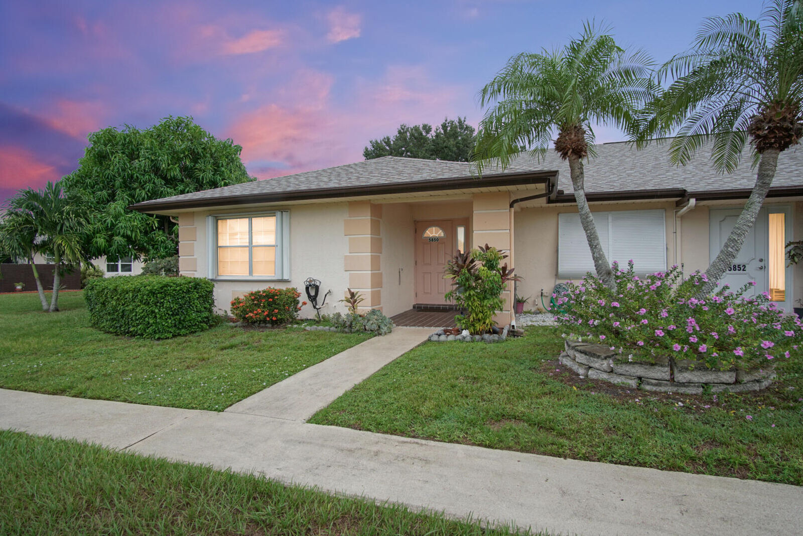 Property Photo: 5850 N Moss Court W 10A FL 34982
