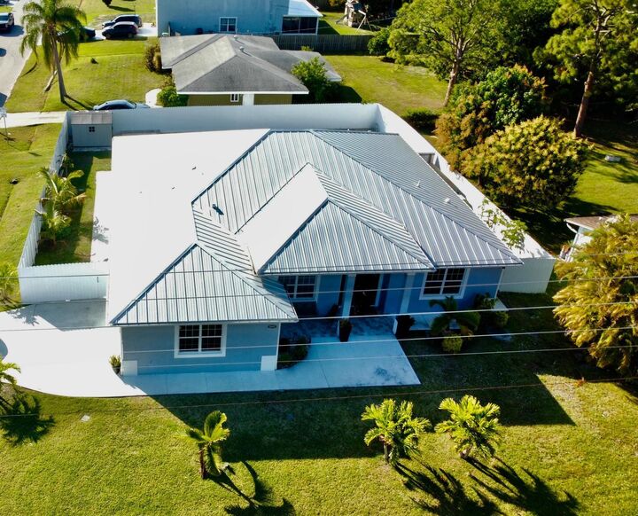 Property Photo:  2092 SW Airoso Boulevard  FL 34984 