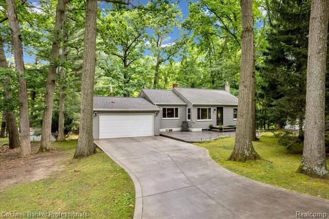 2064 Miles Road  Lapeer MI 48446 photo