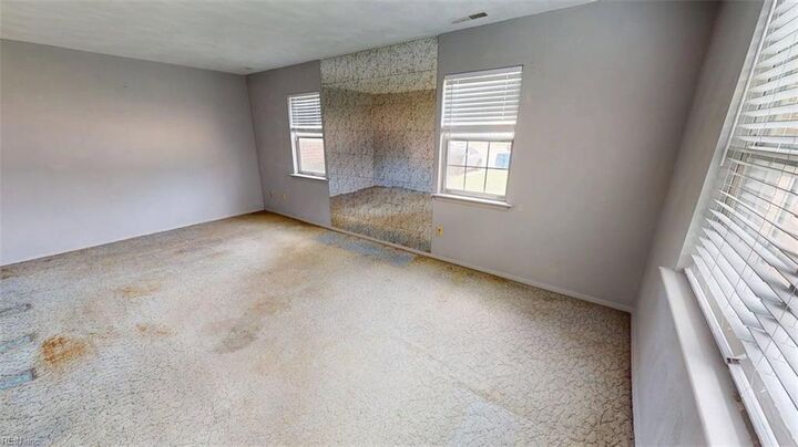 Property Photo:  809 S Buckingham Ct  VA 23462 