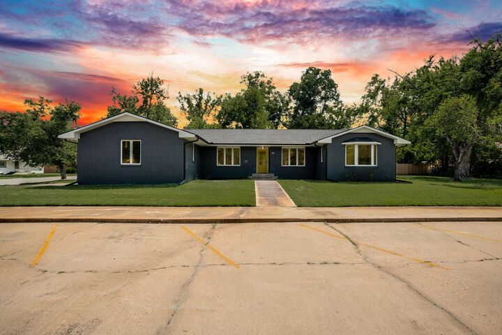 403 W 4th St  Halstead KS 67056 photo