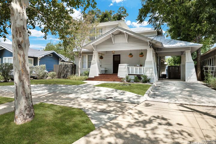 Property Photo:  617 E Park Ave  TX 78212 