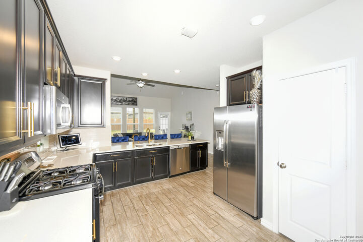 Property Photo: 8611 Pinto Canyon TX 78254