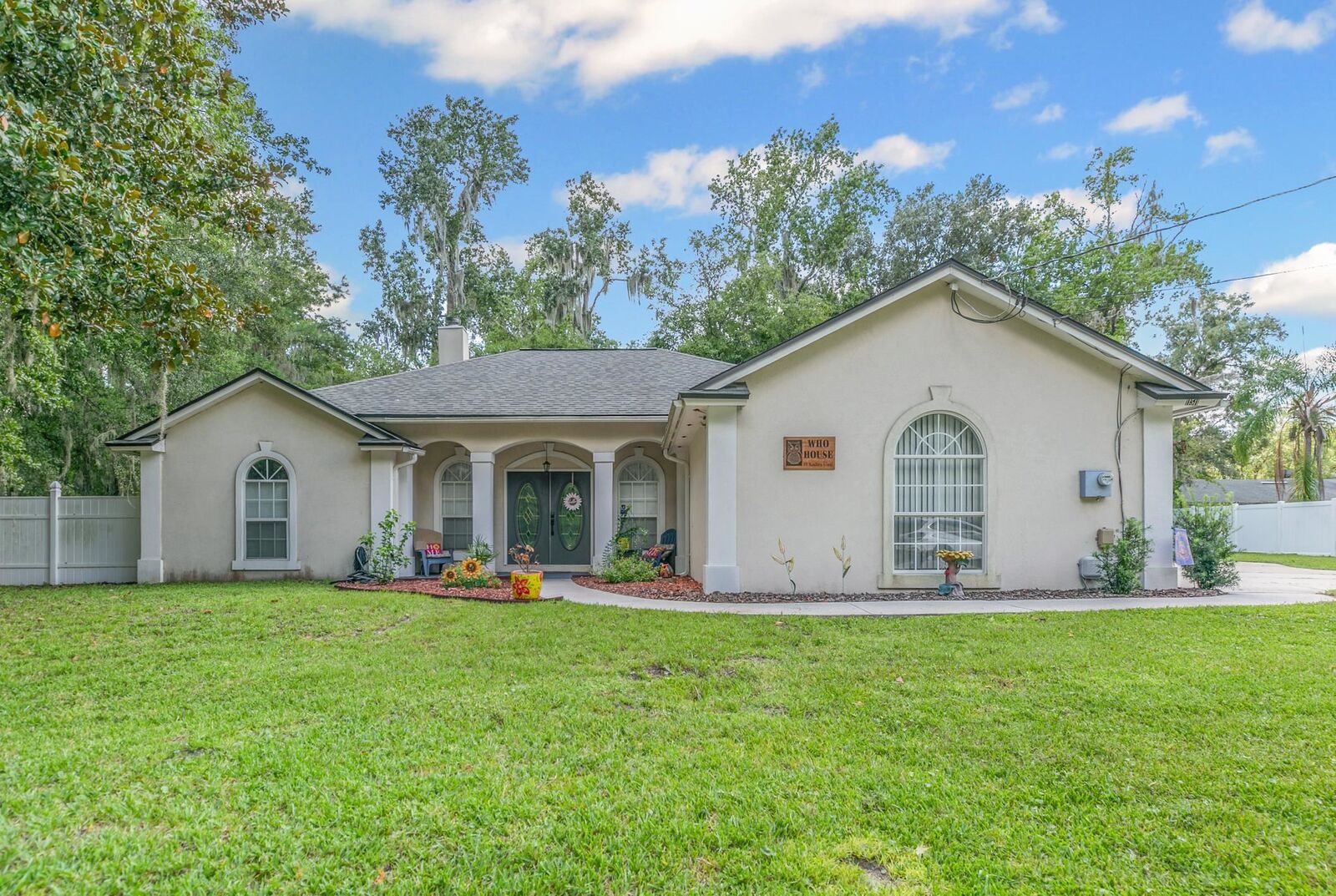 Property Photo: 11511 Mandarin Rd FL 32223