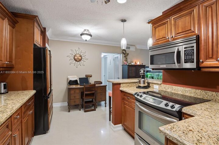 Property Photo: 5900 NE 22nd Way 802 FL 33308