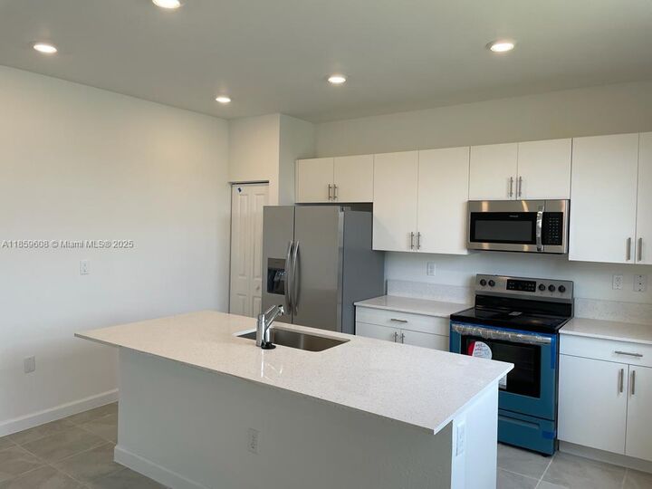 Property Photo: 10007 SW 231 Ln FL 33190