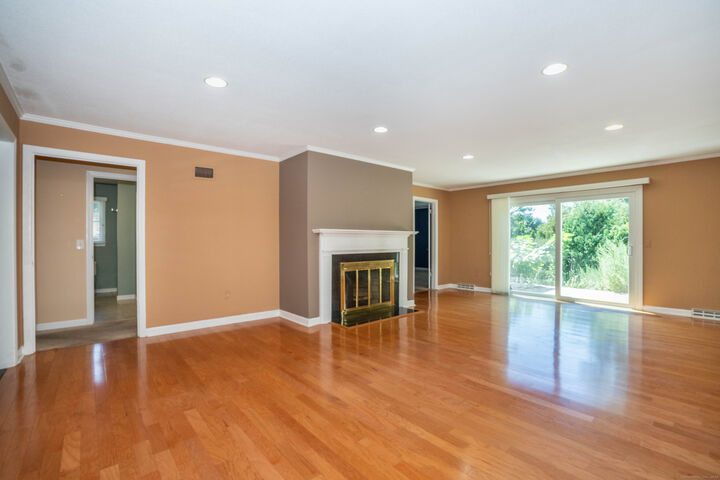 Property Photo: 3 Staples Place CT 06107