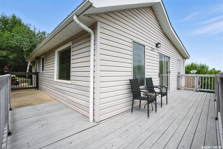 Property Photo:  208 Albert Street  SK S0K 4T1
