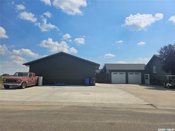 Photo de la propriété: 406 First Avenue E SK S0C 1N0