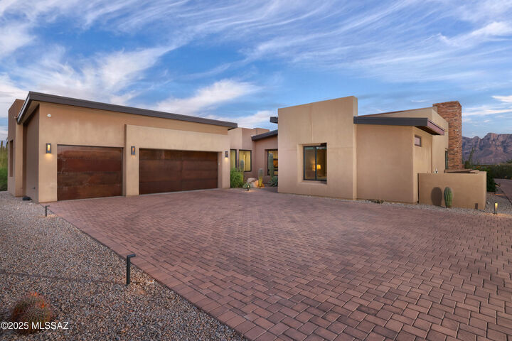 Property Photo: 14057 N Flint Peak Drive AZ 85755