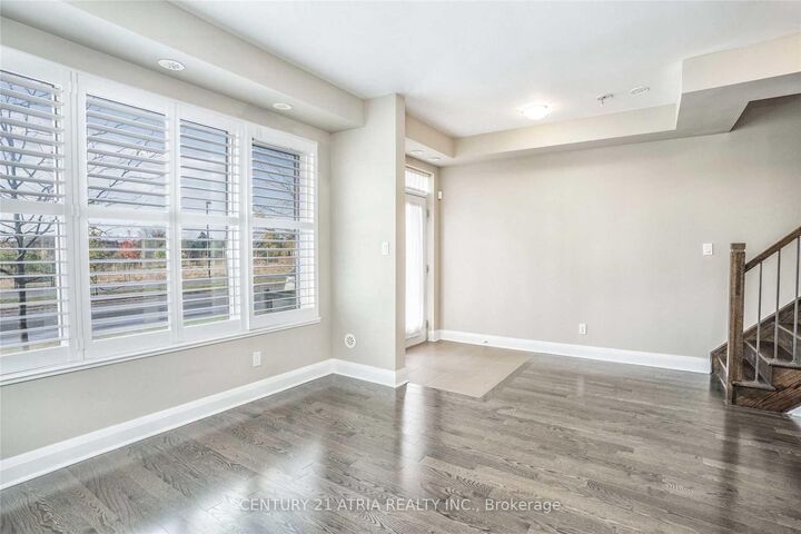 Property Photo: 110 Little Creek Road 6 ON L5R 0E9