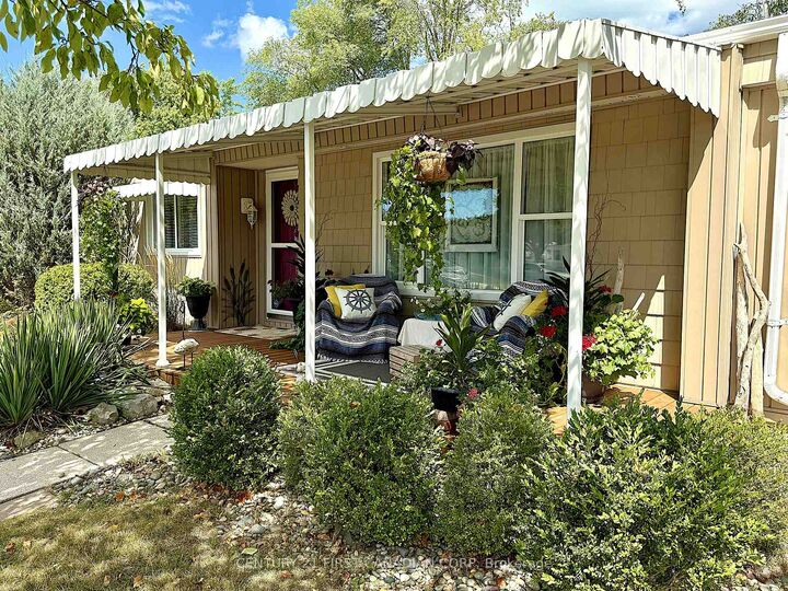 Property Photo: 29 Maple Grove Court ON N0M 1T0