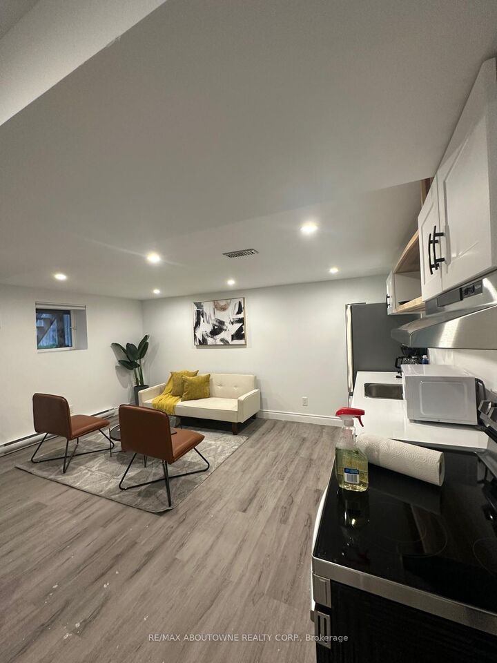 Property Photo: 66 Wellington Street S Lower ON L8N 2R1