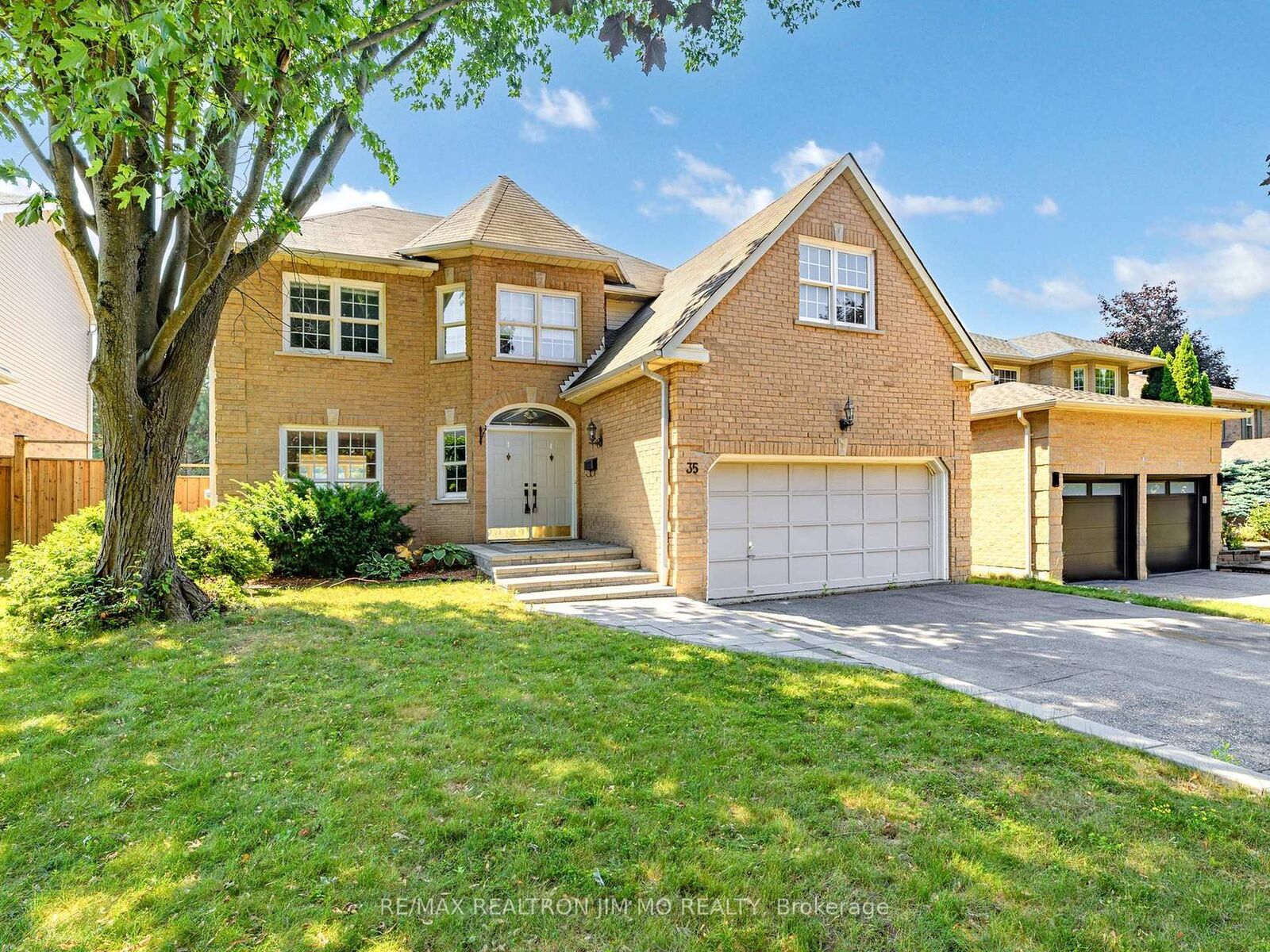 Property Photo: 35 Flint Crescent ON L1R 1K1
