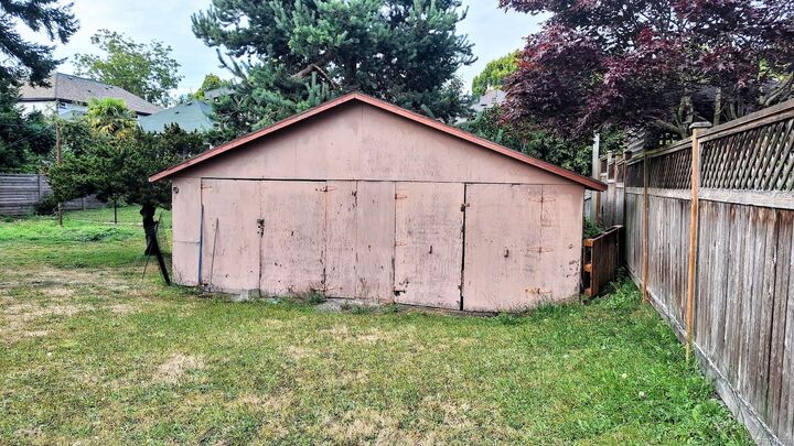 Property Photo:  220 Michigan St  BC V8V 1R3 