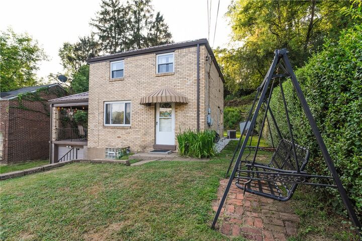 Property Photo: 612 Pennwood Dr PA 15235
