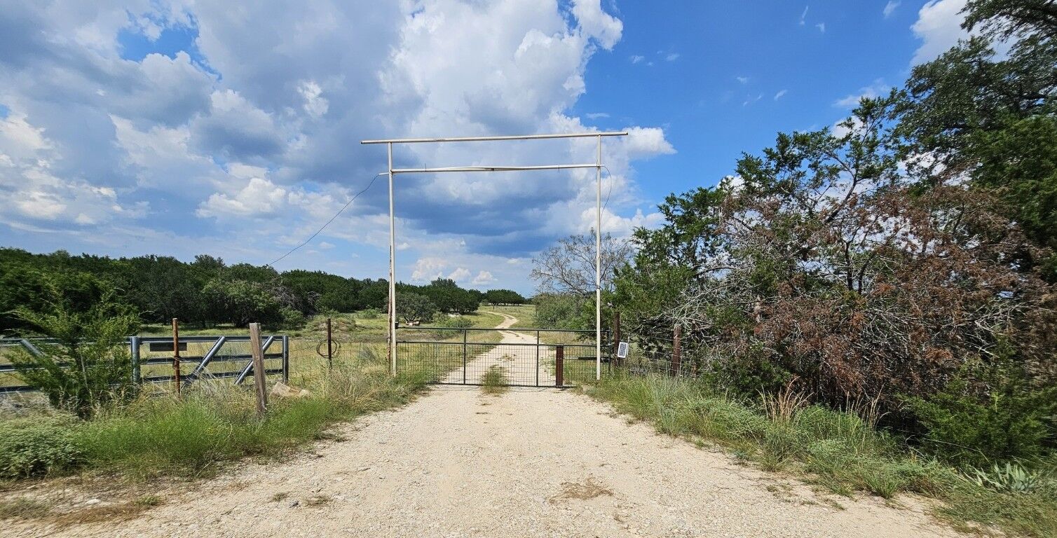Property Photo: 3101 N Fm 116 N TX 76522