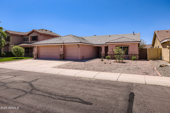 Property Photo: 19858 N 33rd Place AZ 85050