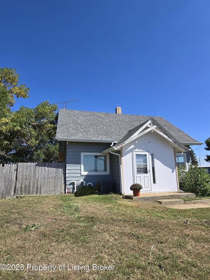Property Photo: 225 Main Street ND 58647
