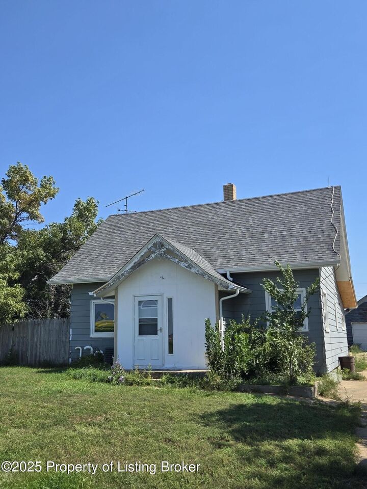 Property Photo: 225 Main Street ND 58647