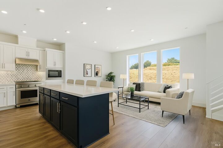 Property Photo: 206 Verandah Avenue CA 94945