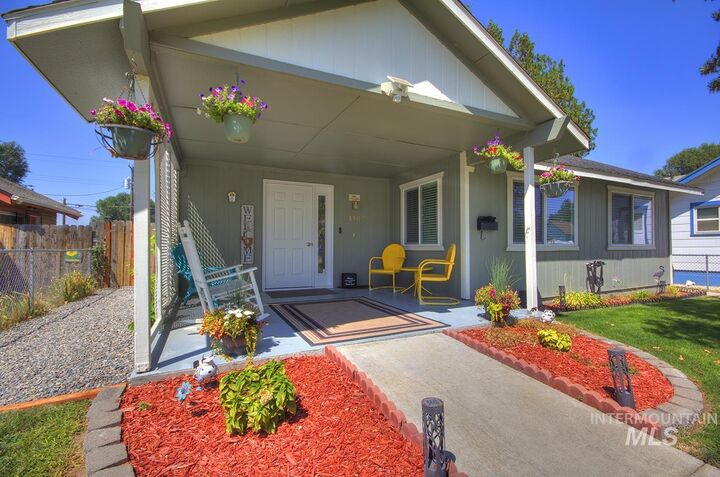Property Photo: 1107 S 15th Avenue ID 83651