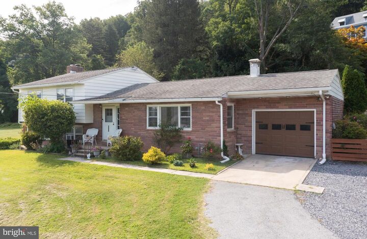 Property Photo: 1005 Carsonia Avenue PA 19606