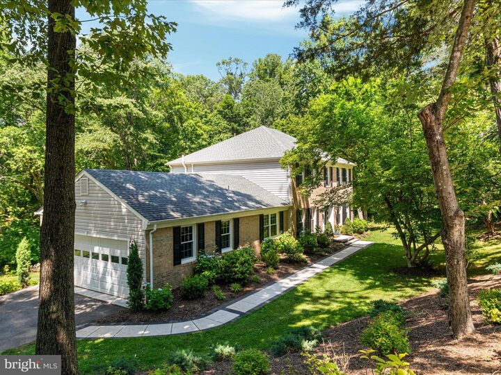 Property Photo: 2200 Lomond Court VA 22181