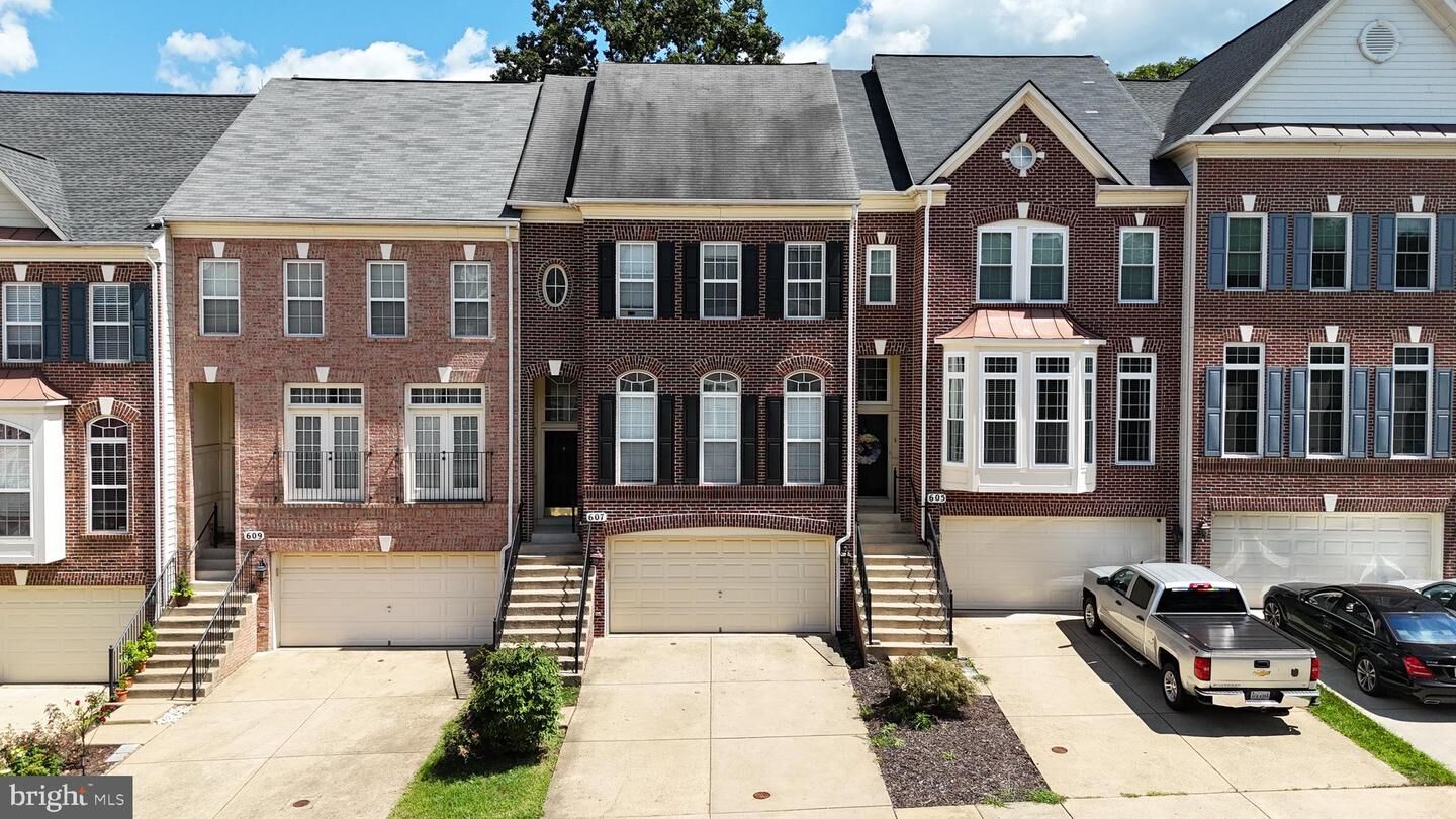 Property Photo: 607 NE Battery Terrace NE VA 20176