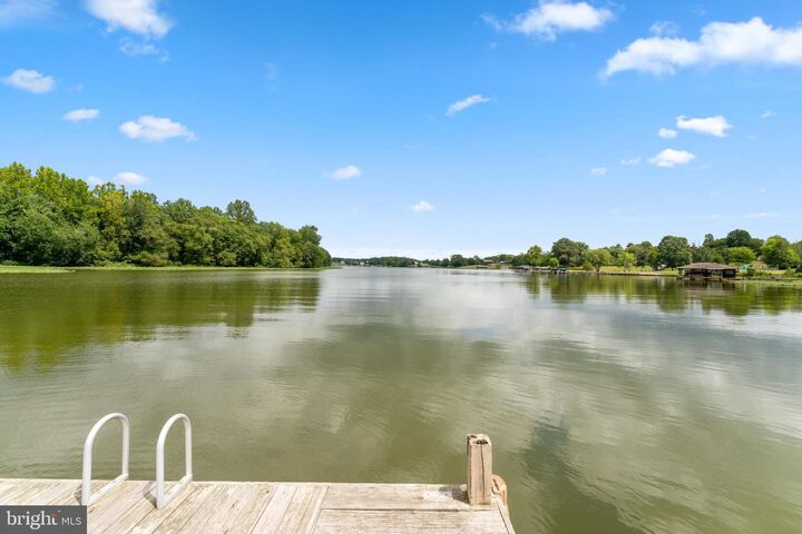 Property Photo: 224 Derby Lane VA 23093
