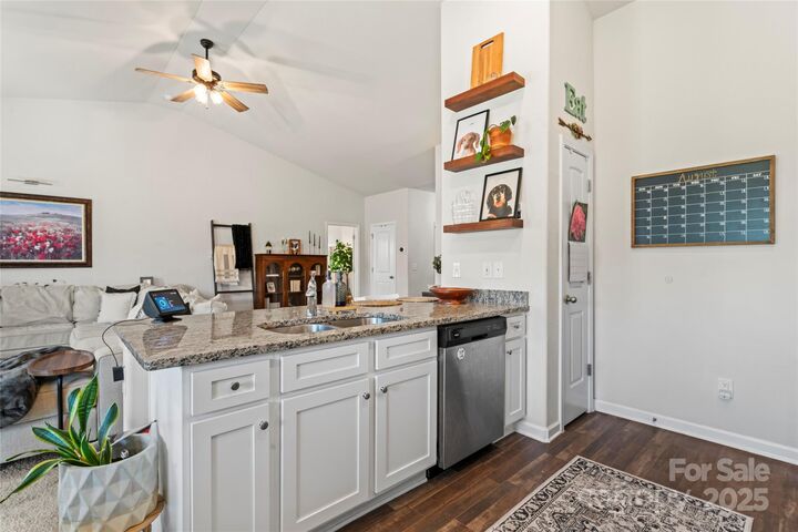 Property Photo: 3112 Wynn Way NC 28215