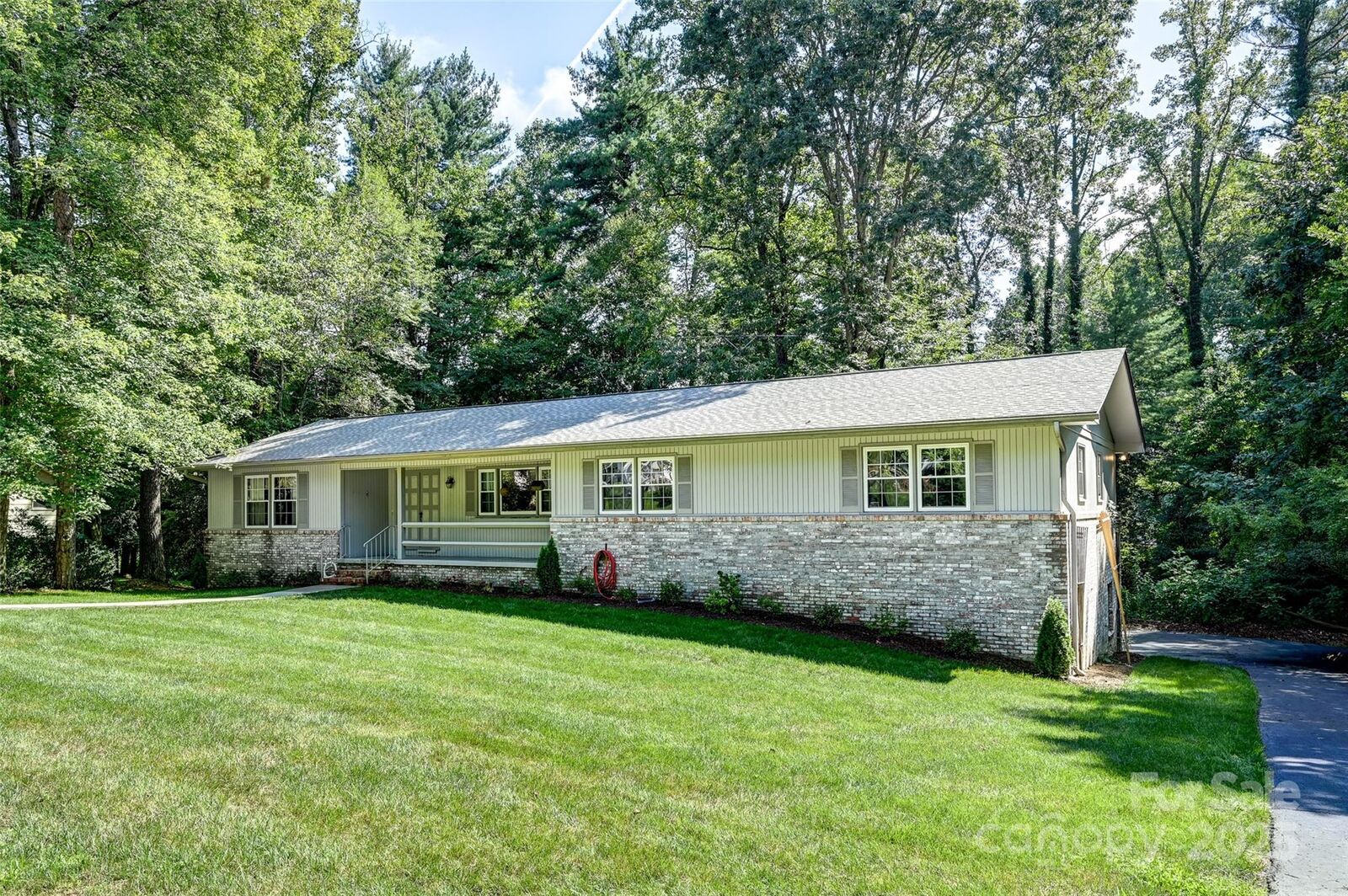 Property Photo:  2809 Hampton Drive  NC 28791 