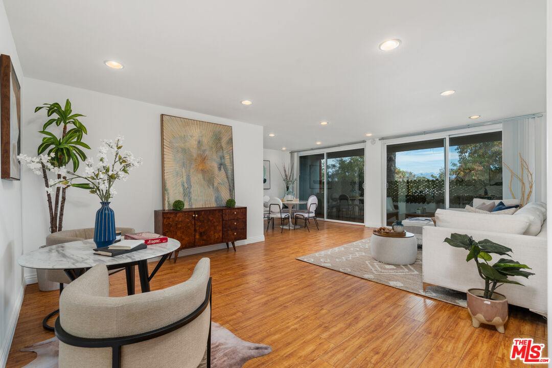 Property Photo: 4915 Tyrone Ave CA 91423