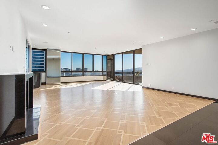 Property Photo:  10430 Wilshire Blvd  CA 90024 