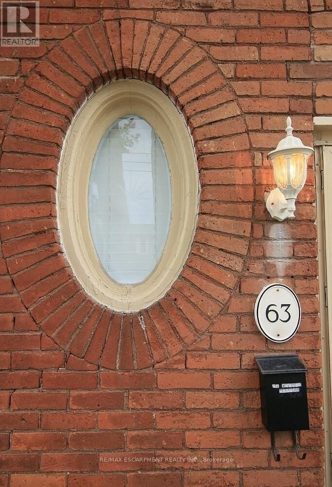 Property Photo:  63 New Street  ON L8P 4J7 