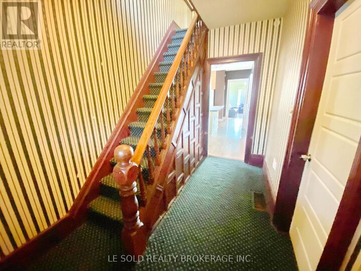 Property Photo:  438 Osborne Street  ON L0K 1A0 