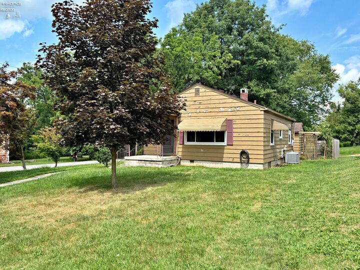 Property Photo: 72 Riverlea OH 44883