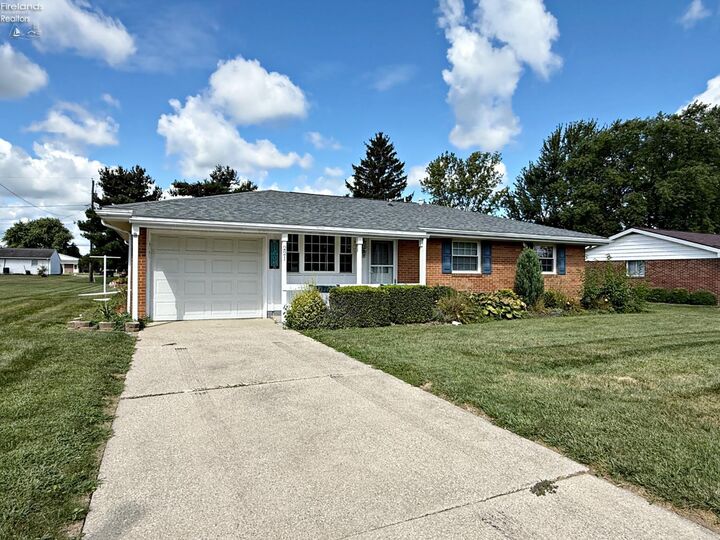 Property Photo:  221 Beechwood Drive  OH 44883 