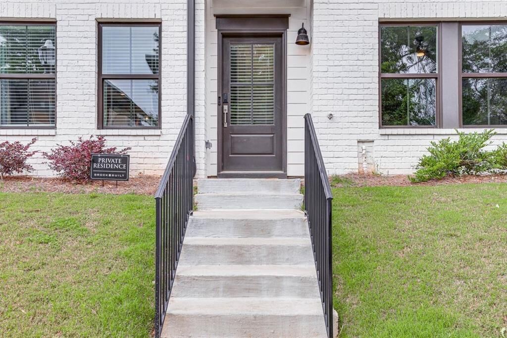 Property Photo: 2428 Lakeshore Lane SE GA 30316
