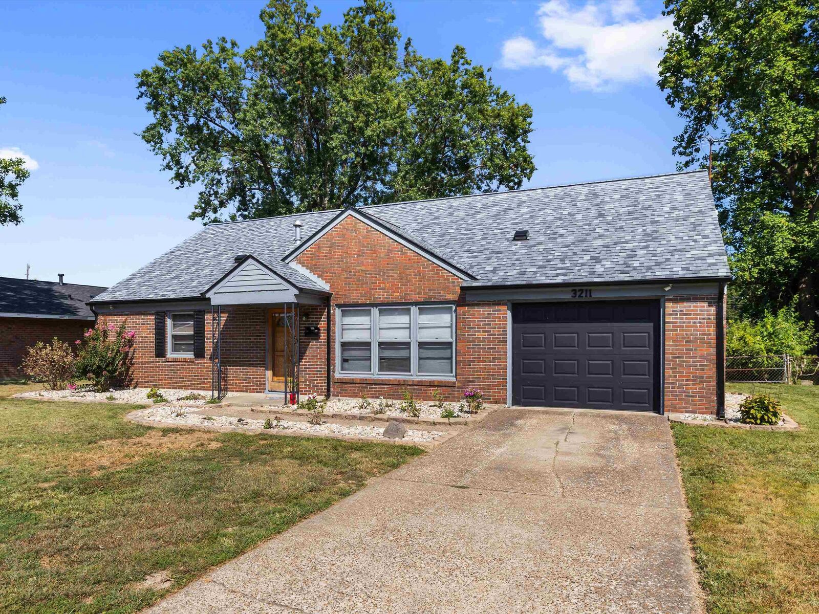 Property Photo: 3211 Chickasaw Drive KY 43201
