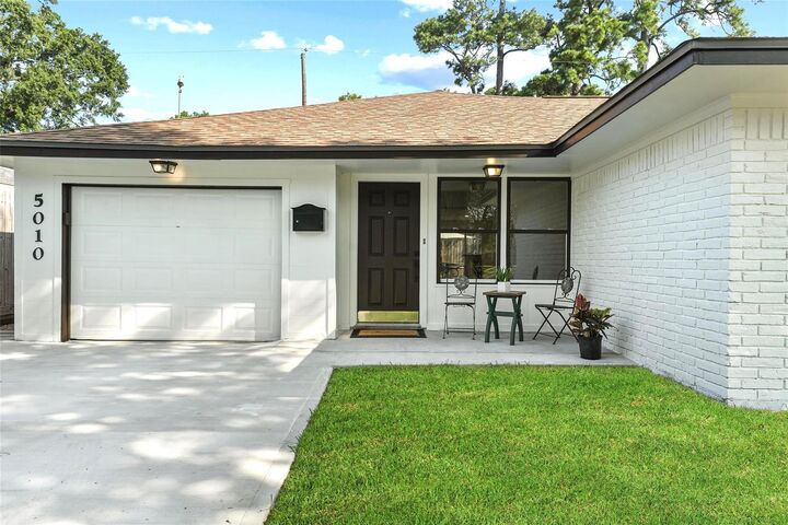 Property Photo: 5010 W 43rd Street TX 77092