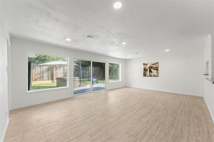 Property Photo: 5010 W 43rd Street TX 77092