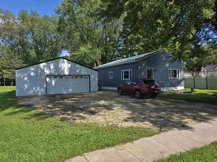 205 SW 8th Avenue  Oelwein IA 50662 photo