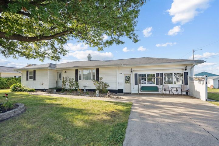 108 SE 8th Street  Oelwein IA 50662 photo