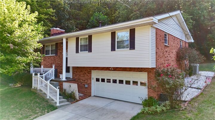 16 Barrington Road  Nitro WV 25143 photo