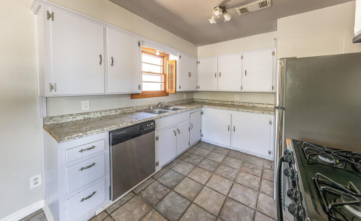 Property Photo:  5024 39th Street  TX 79414 