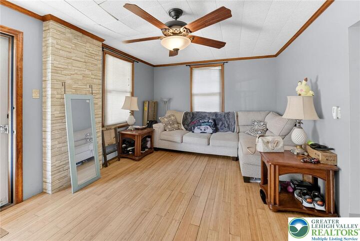 Property Photo: 737 W Lincoln Street PA 18042