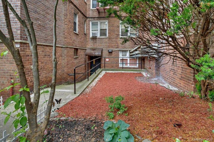 Property Photo:  4265 Webster Avenue 7C  NY 10470 
