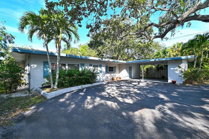 Property Photo:  3500 Flores Avenue  FL 34239 