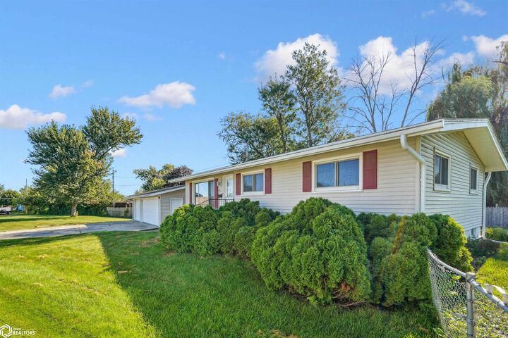 Property Photo: 1108 Steves Court IA 50158